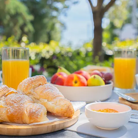 Отель Lu Pitrali Сан-Теодоро